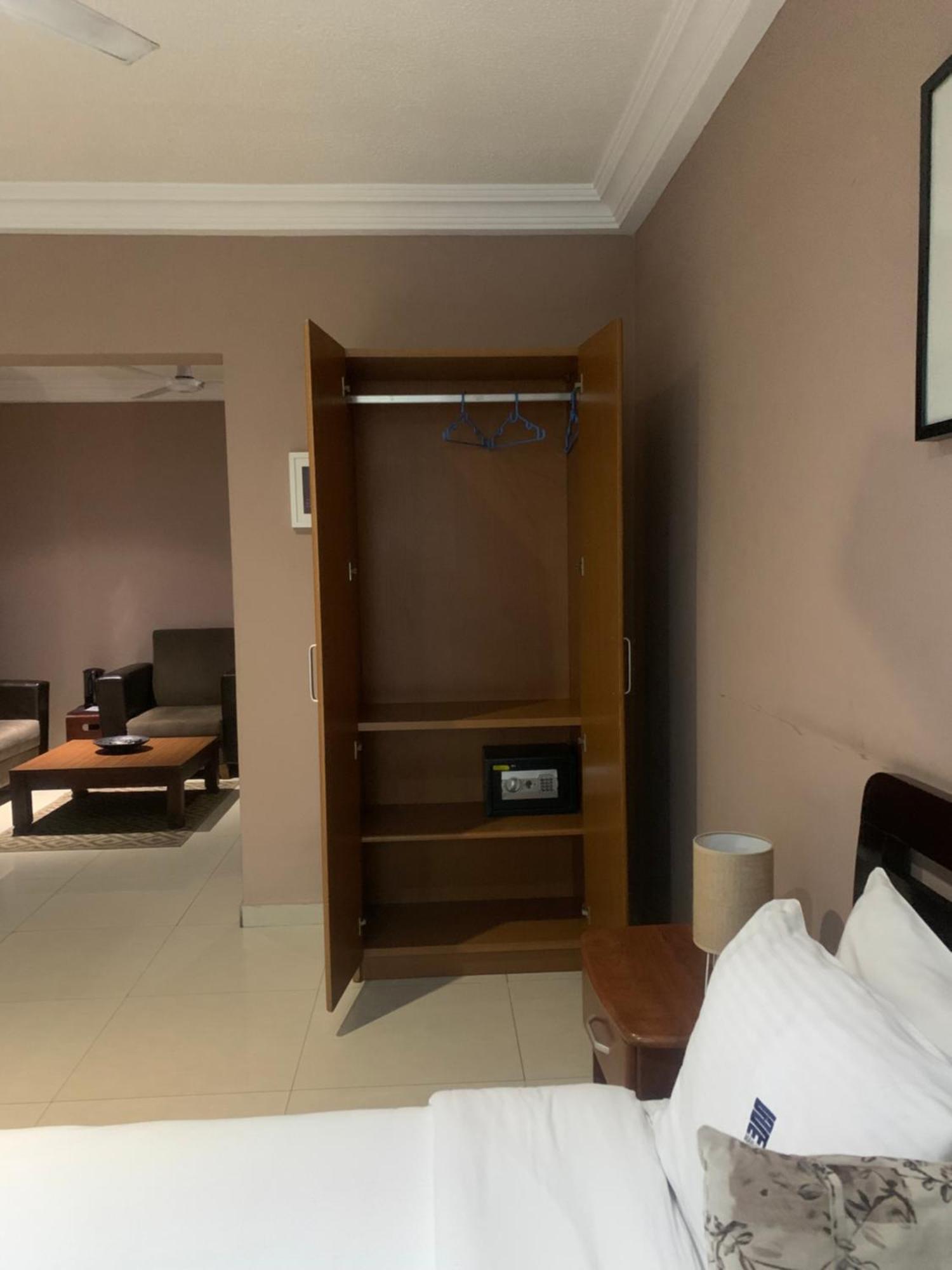 Manjaro Suites Accra Exterior photo