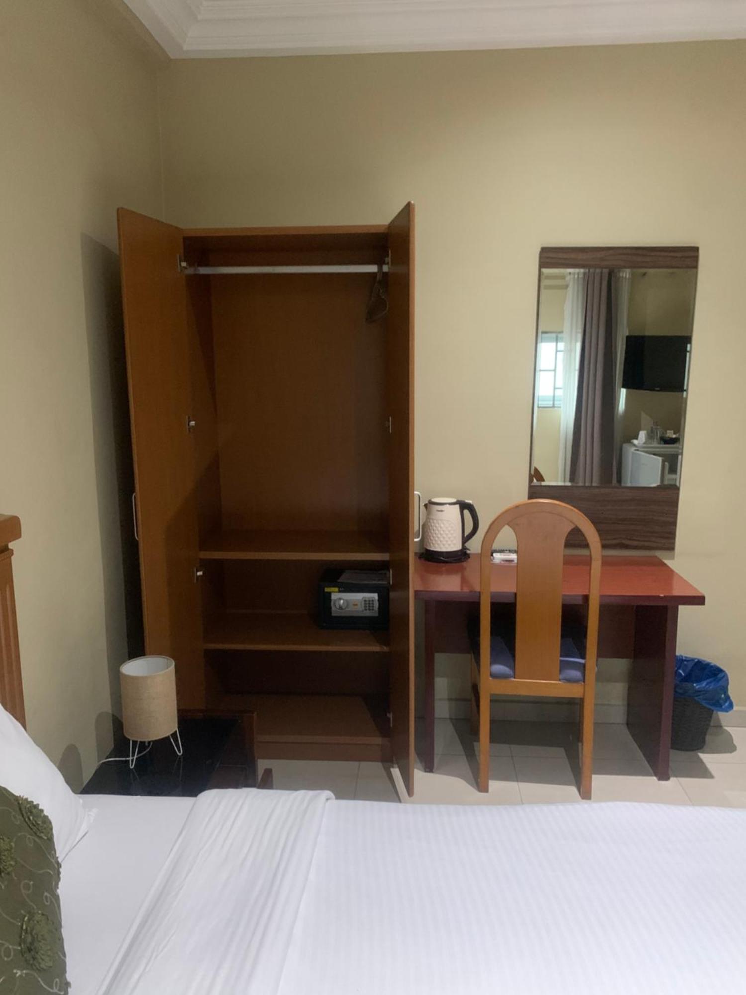 Manjaro Suites Accra Exterior photo
